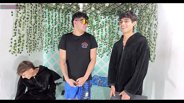 Snapshot of oliverhot2005 chatting on December 5, 2025, 7:45 pm oliverhot2005 online show from December 5, 2025, 7:45 pm