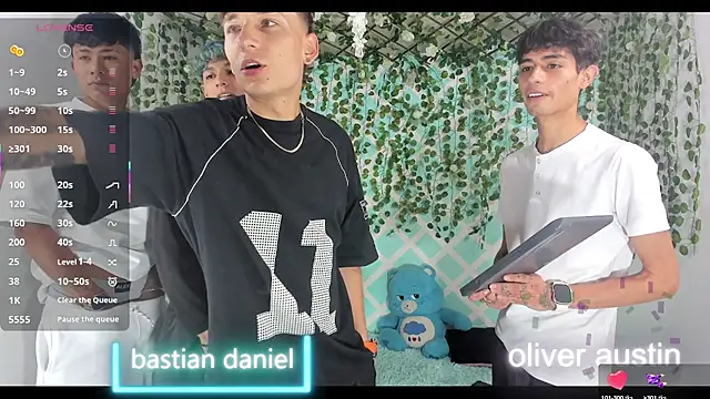 Snapshot of oliverhot2005 chatting on November 18, 2025, 2:42 pm oliverhot2005 online show from November 18, 2025, 2:42 pm