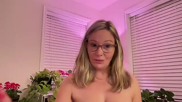 Milf Goddess online show from May 14, 2026, 7:49 am