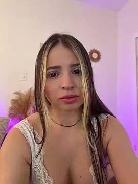 Ashleyjenner  online show from April 12, 2026, 2:31 pm