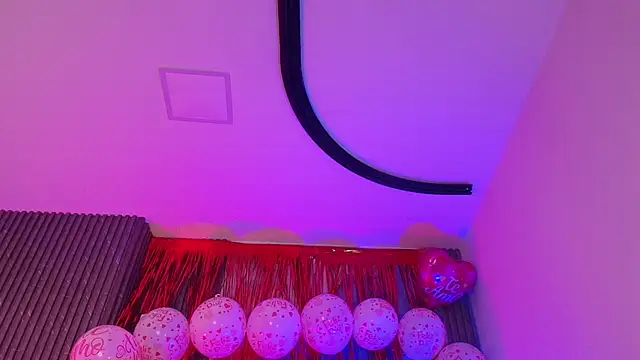 hot dione online show from February 13, 2026, 7:14 pm