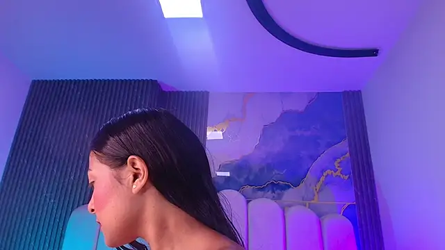 hot dione online show from April 15, 2026, 7:18 pm