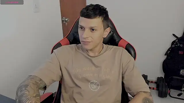 Snapshot of davebrow chatting on October 17, 2025, 9:16 pm davebrow online show from October 17, 2025, 9:16 pm