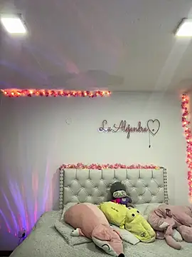 alee lenoxx online show from July 1, 2026, 5:08 am