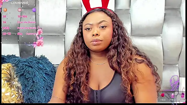 Snapshot of CamilaBenitez chatting on December 15, 2025, 10:04 pm CamilaBenitez online show from December 15, 2025, 10:04 pm