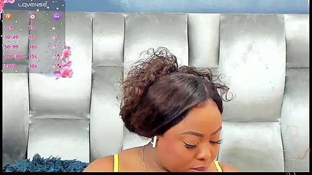 Snapshot of CamilaBenitez chatting on November 1, 2025, 2:00 pm CamilaBenitez online show from November 1, 2025, 2:00 pm