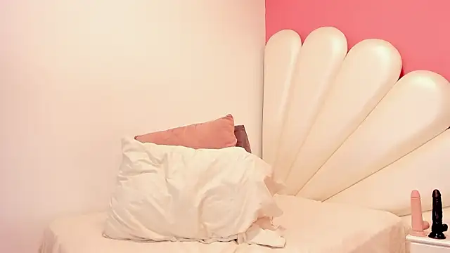 Snapshot of Vicky_Freedom chatting on February 19, 2025, 2:44 pm Vicky Freedom online show from February 19, 2025, 2:44 pm