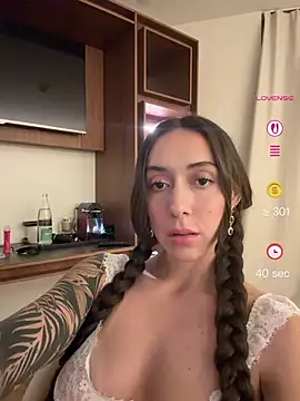 emiliasommer online show from May 28, 2026, 10:48 pm