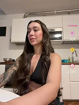 Snapshot of emiliasommer chatting on June 2, 2026, 3:56 pm emiliasommer online show from June 2, 2026, 3:56 pm