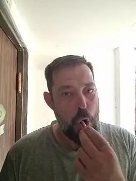 Snapshot of zefside42 chatting on November 22, 2025, 11:31 am zefside42 online show from November 22, 2025, 11:31 am