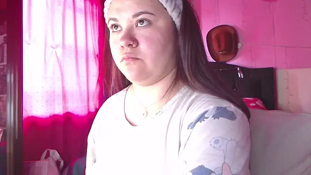 Snapshot of NikkiRous_ chatting on February 14, 2026, 1:33 pm NikkiRous online show from February 14, 2026, 1:33 pm