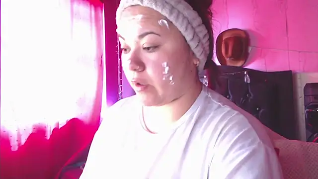 Snapshot of NikkiRous_ chatting on June 12, 2026, 1:53 pm NikkiRous online show from June 12, 2026, 1:53 pm