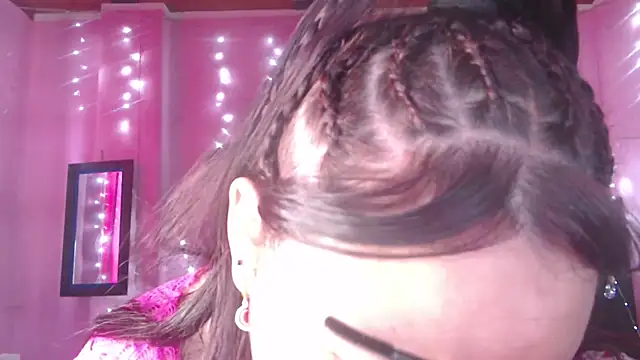 NikkiRous  online show from November 13, 2025, 3:05 pm