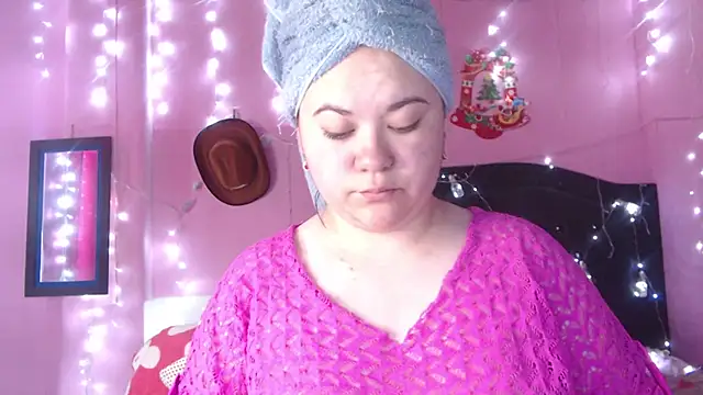 NikkiRous  online show from November 7, 2025, 12:53 pm