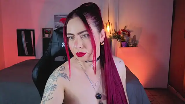 Snapshot of Dulce_charlottee chatting on April 22, 2026, 7:42 pm Dulce charlottee online show from April 22, 2026, 7:42 pm