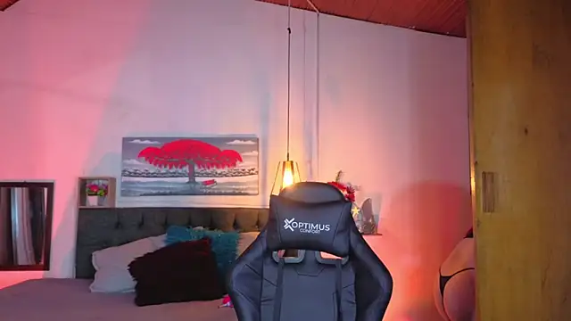 Dulce charlottee online show from April 19, 2026, 7:38 pm