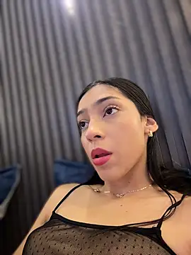 Ema azel online show from April 18, 2026, 4:53 pm