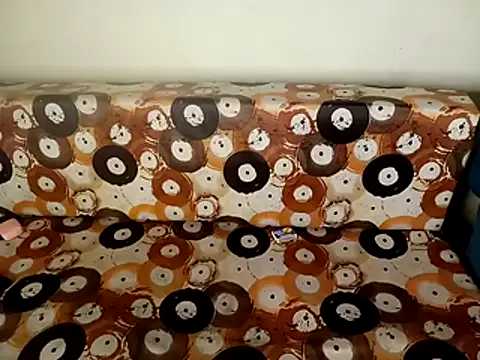 shuhana  online show from October 30, 2025, 1:37 am