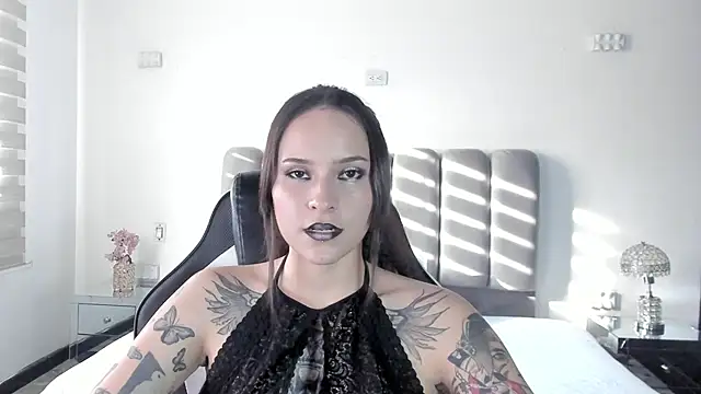 AnnyThompson  online show from March 9, 2026, 10:02 pm