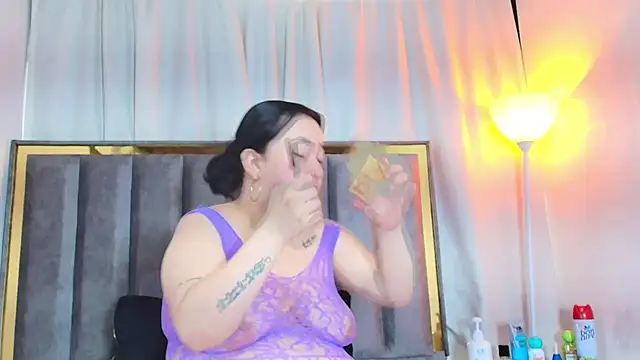 Zoe Curvy online show from February 19, 2026, 12:35 pm