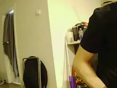 Snapshot of L0cKyseven77 chatting on March 9, 2025, 2:39 am L0cKyseven77 online show from March 9, 2025, 2:39 am