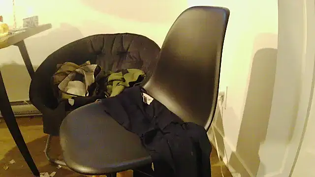 Snapshot of L0cKyseven77 chatting on October 19, 2025, 11:46 am L0cKyseven77 online show from October 19, 2025, 11:46 am