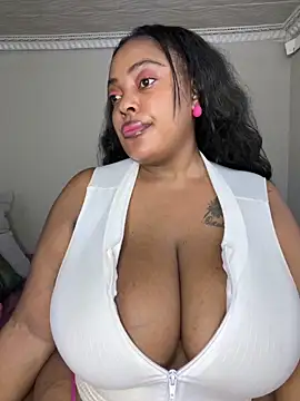 Snapshot of Katamia25 chatting on February 23, 2025, 3:35 am Katamia25 online show from February 23, 2025, 3:35 am