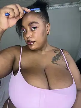 Snapshot of Katamia25 chatting on February 28, 2025, 1:58 am Katamia25 online show from February 28, 2025, 1:58 am