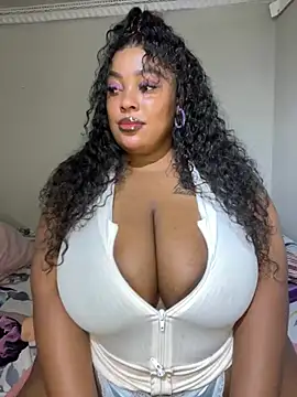 Snapshot of Katamia25 chatting on December 29, 2024, 7:32 pm Katamia25 online show from December 29, 2024, 7:32 pm