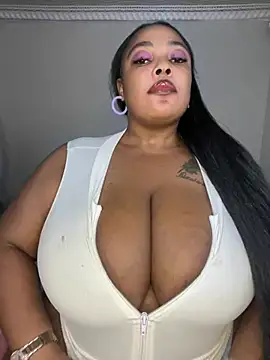 Snapshot of Katamia25 chatting on January 17, 2025, 11:07 pm Katamia25 online show from January 17, 2025, 11:07 pm