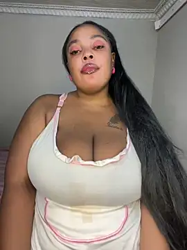 Snapshot of Katamia25 chatting on January 18, 2025, 8:19 pm Katamia25 online show from January 18, 2025, 8:19 pm