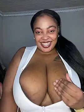 Snapshot of Katamia25 chatting on January 25, 2025, 4:02 am Katamia25 online show from January 25, 2025, 4:02 am