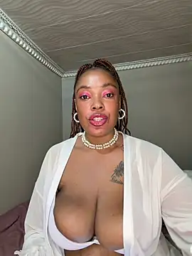 Snapshot of Katamia25 chatting on May 18, 2026, 5:34 am Katamia25 online show from May 18, 2026, 5:34 am