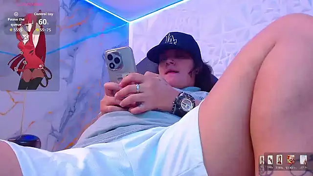 snowflake xxx online show from March 14, 2026, 4:51 am