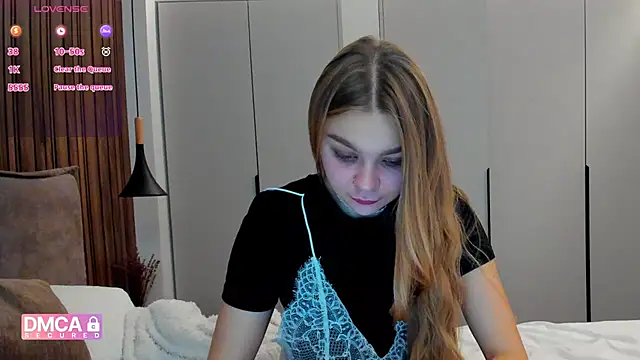 Molly sweetie online show from November 18, 2025, 7:11 am