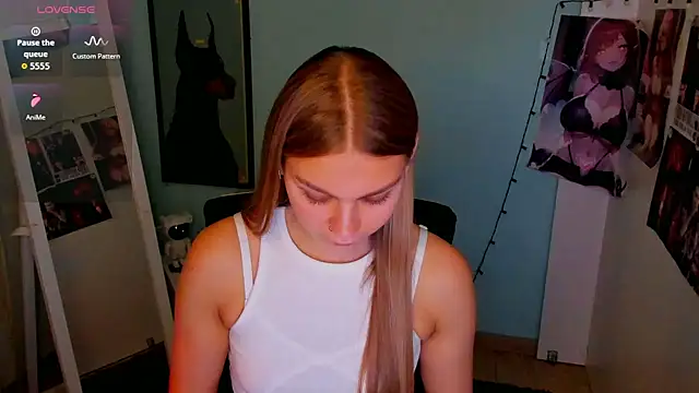 Molly sweetie online show from September 10, 2025, 6:23 am