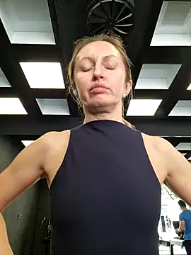 Miss    Mia  online show from November 26, 2025, 9:53 am