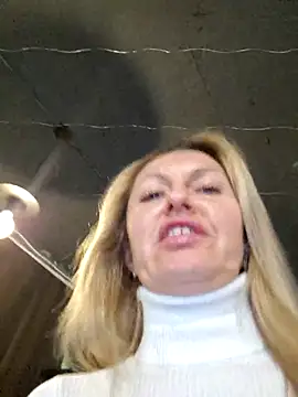 Miss    Mia  online show from October 16, 2025, 12:13 pm