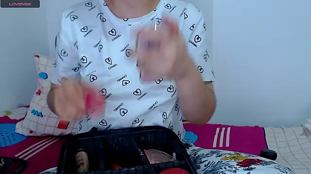 sofi-rojas1 online show from January 11, 2026, 8:54 am