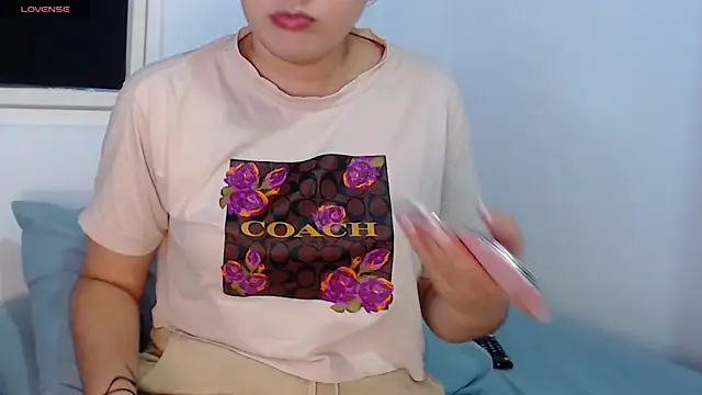 sofi-rojas1 online show from November 30, 2025, 11:27 pm