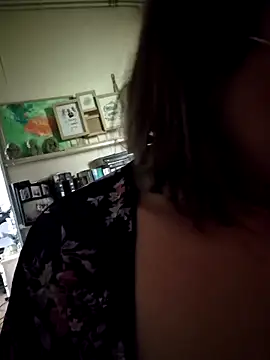 minierose online show from April 18, 2026, 1:13 pm