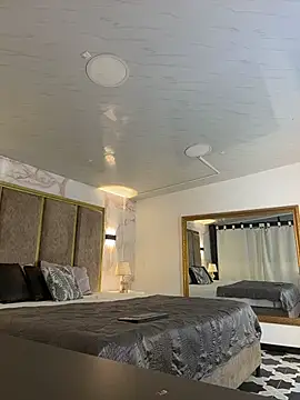 GiselOrtiz online show from November 11, 2025, 10:43 am