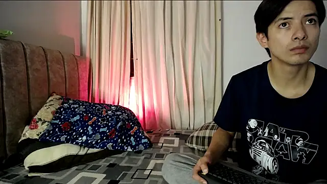 Snapshot of Pinkandyellowpokemon chatting on January 7, 2026, 5:12 am Pinkandyellowpokemon online show from January 7, 2026, 5:12 am