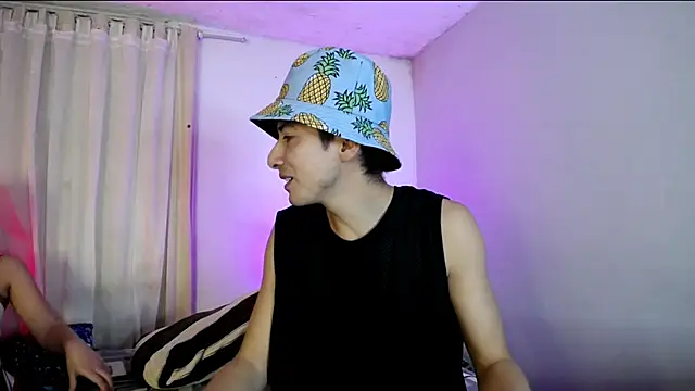 Snapshot of Pinkandyellowpokemon chatting on December 23, 2025, 4:23 am Pinkandyellowpokemon online show from December 23, 2025, 4:23 am