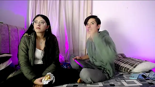 Snapshot of Pinkandyellowpokemon chatting on December 19, 2025, 4:38 am Pinkandyellowpokemon online show from December 19, 2025, 4:38 am