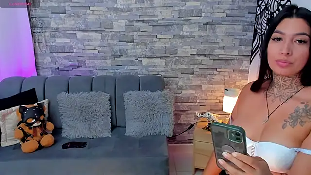 LouaneBourVip online show from September 22, 2025, 2:39 am