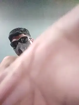 Snapshot of Simon1422 chatting on April 5, 2026, 7:04 am Simon1422 online show from April 5, 2026, 7:04 am