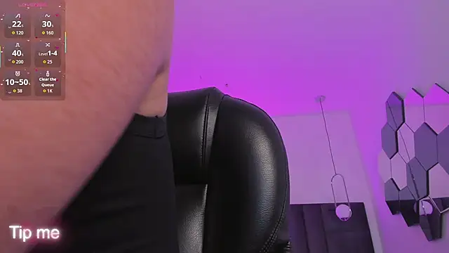 CorinneRusso online show from January 17, 2026, 4:16 am