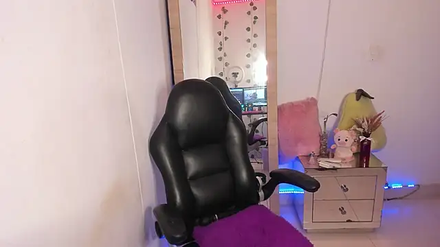 Snapshot of hellensexy chatting on March 8, 2025, 12:00 am hellensexy online show from March 8, 2025, 12:00 am