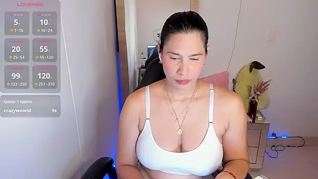 Snapshot of hellensexy chatting on June 29, 2026, 10:09 pm hellensexy online show from June 29, 2026, 10:09 pm